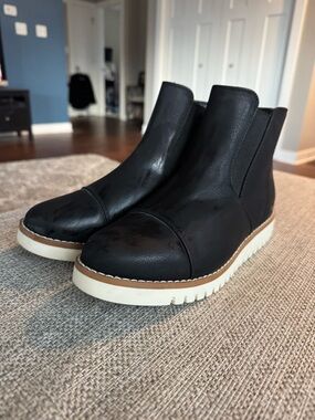 Women’s Black Chelsea Boot with White Sole